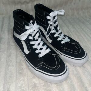 Vans Black and White Sk8-Hi Shoe • Women’s 7.5